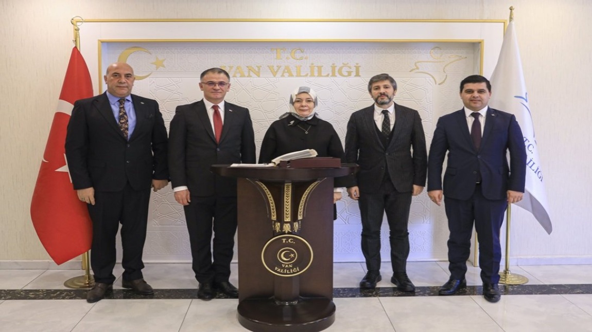 Van Valisi Sayın Dr.Ozan Balcı'yı Makamında Ziyaret