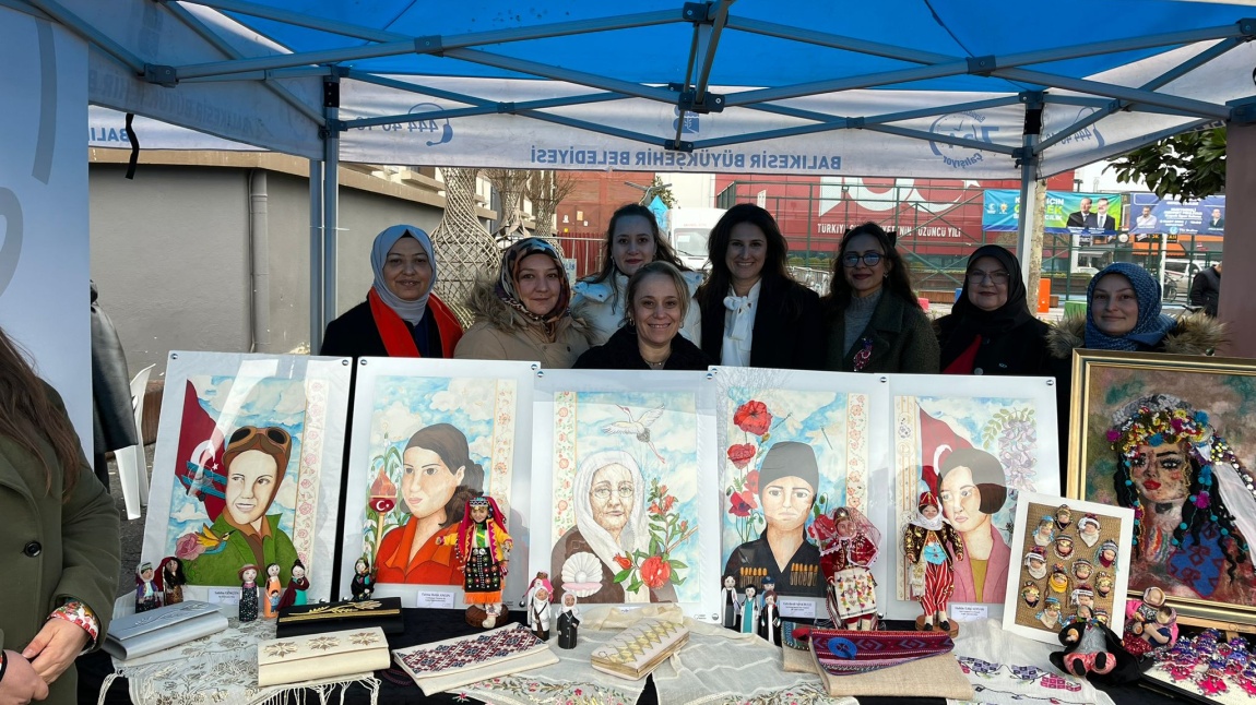 8 Mart Dünya Kadınlar Günü kapsamında Aile ve Sosyal Hizmetler İl Müdürlüğü ve Balıkesir Büyükşehir Belediyesi' nin işbirliğiyle düzenlenen “Farkındalık Stant Ziyareti” programında “Biz’de Varız…” 